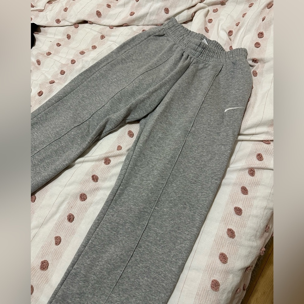 Nike Women's Sportswear Essential Collection Fleece Pants - Grey